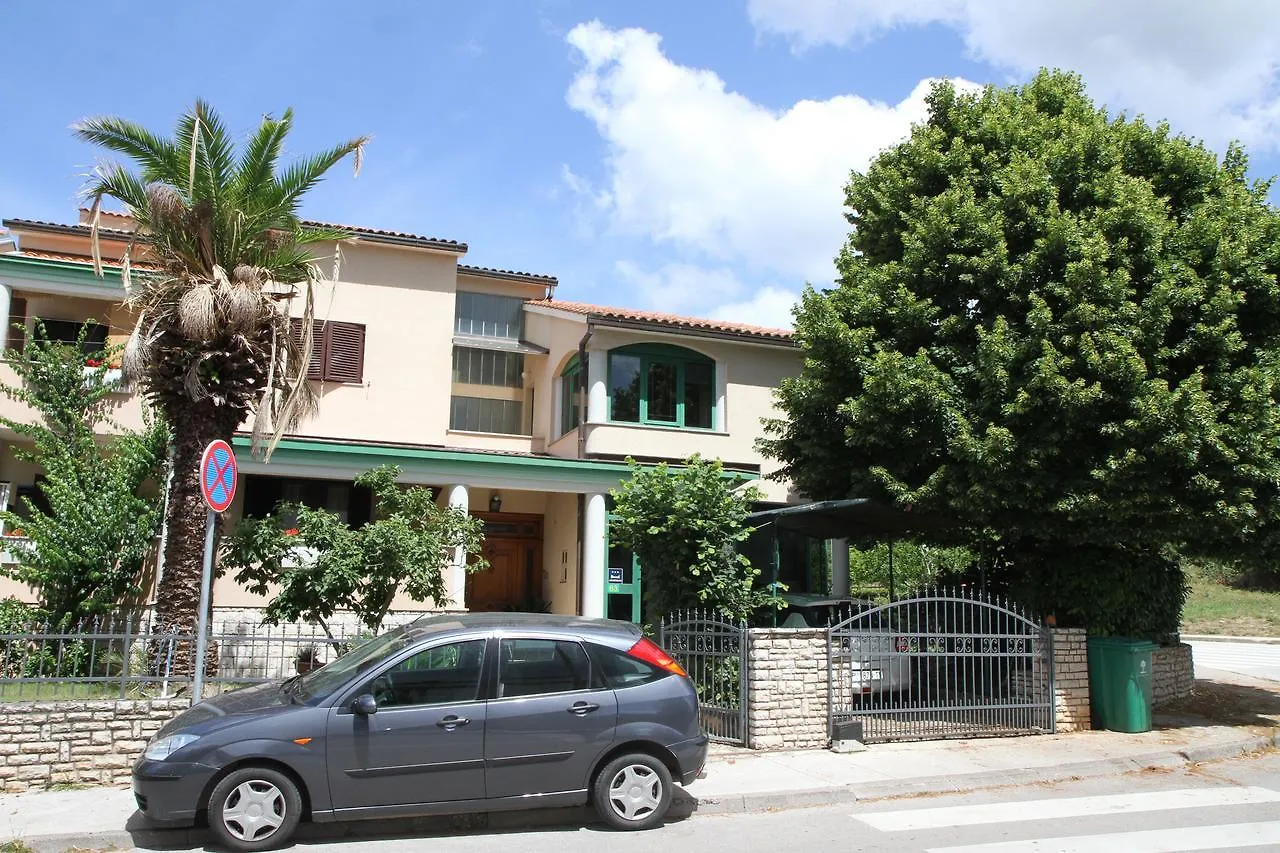 Apartments Vito Πούλα