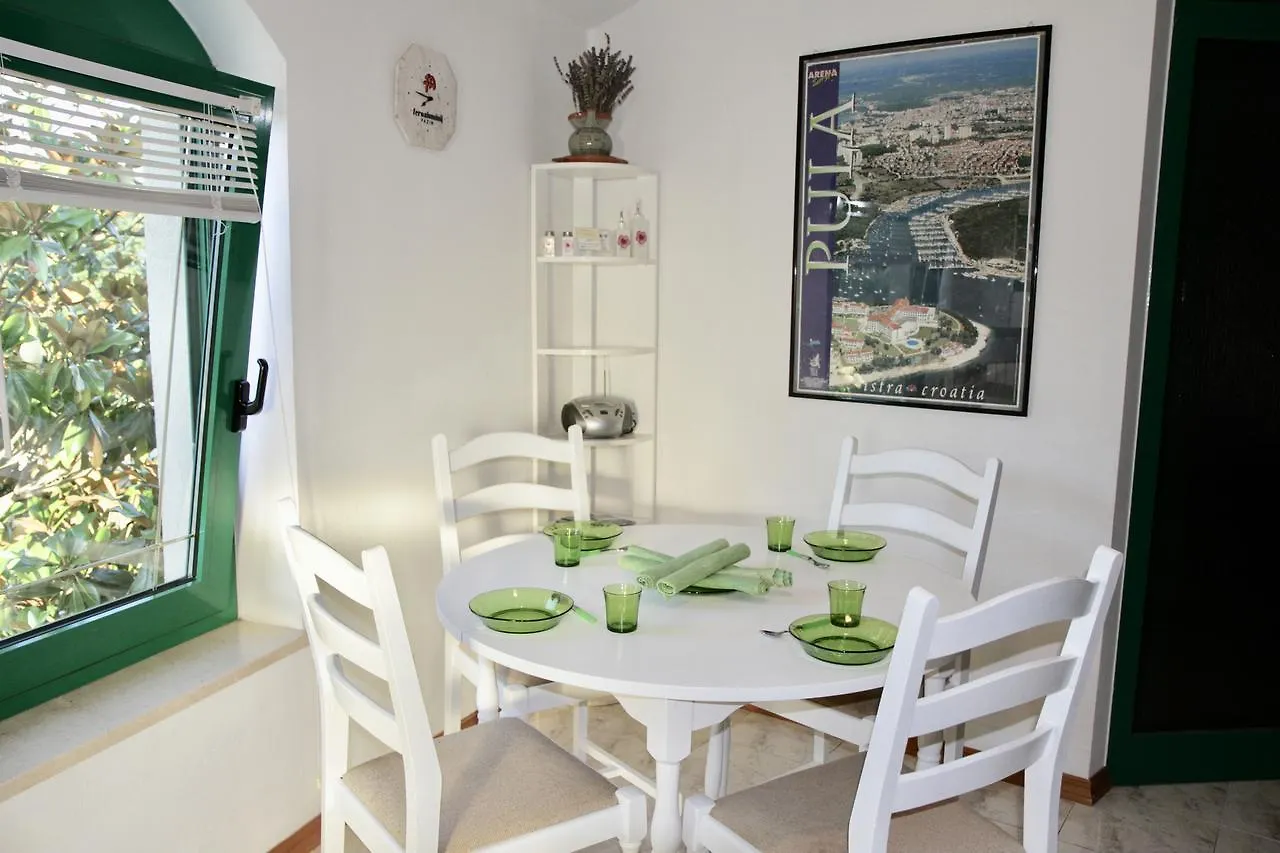 Apartments Vito Πούλα