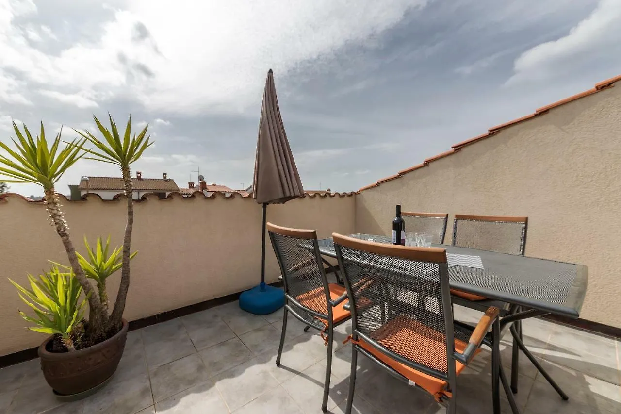 Apartments Vito Πούλα