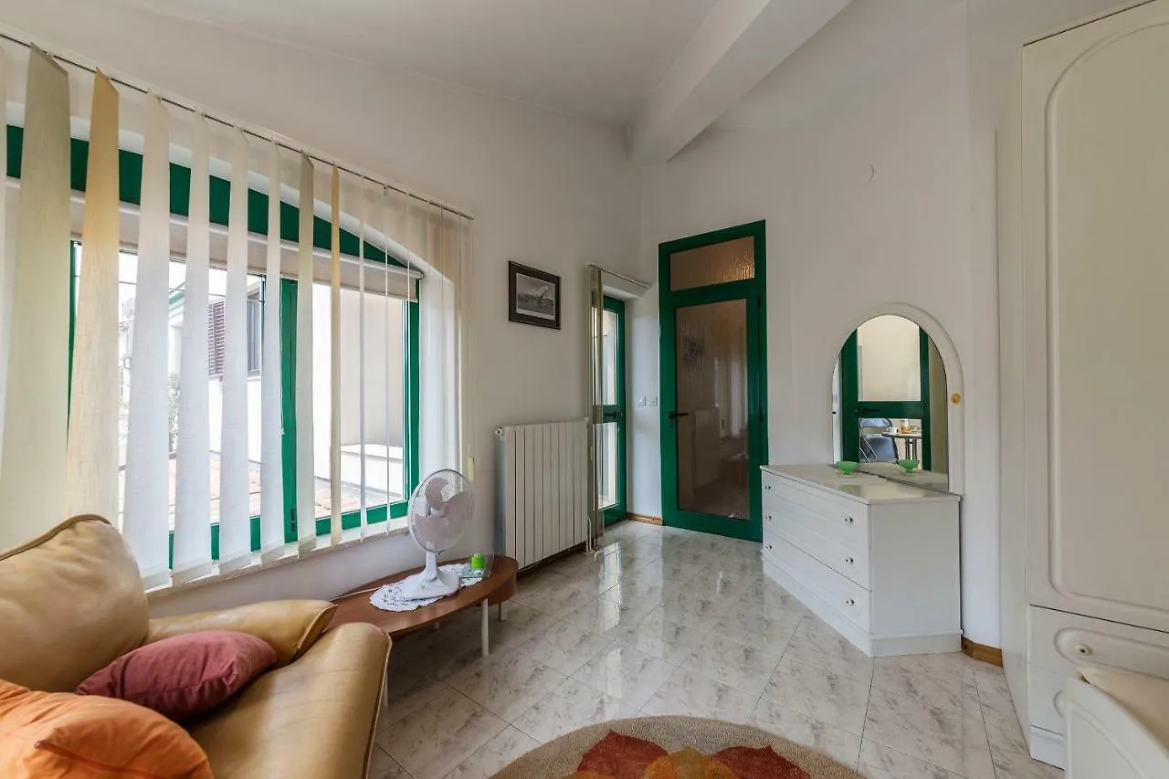 Apartments Vito Πούλα 0*,