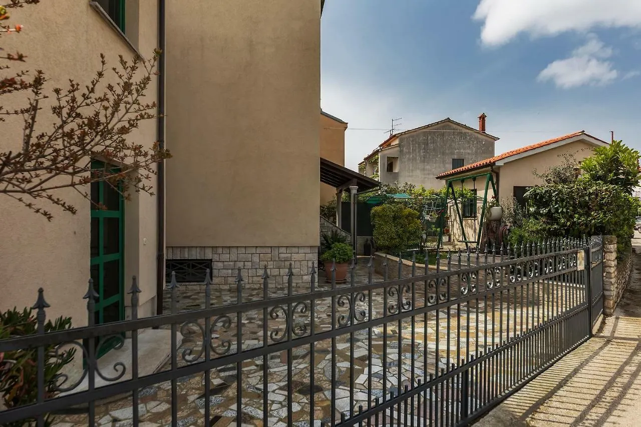 Apartments Vito Πούλα